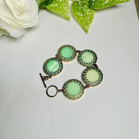 Vintage Abalone Sea Green Round Scrolled Gold Plated Toggle Bracelet - Picture 3 of 15